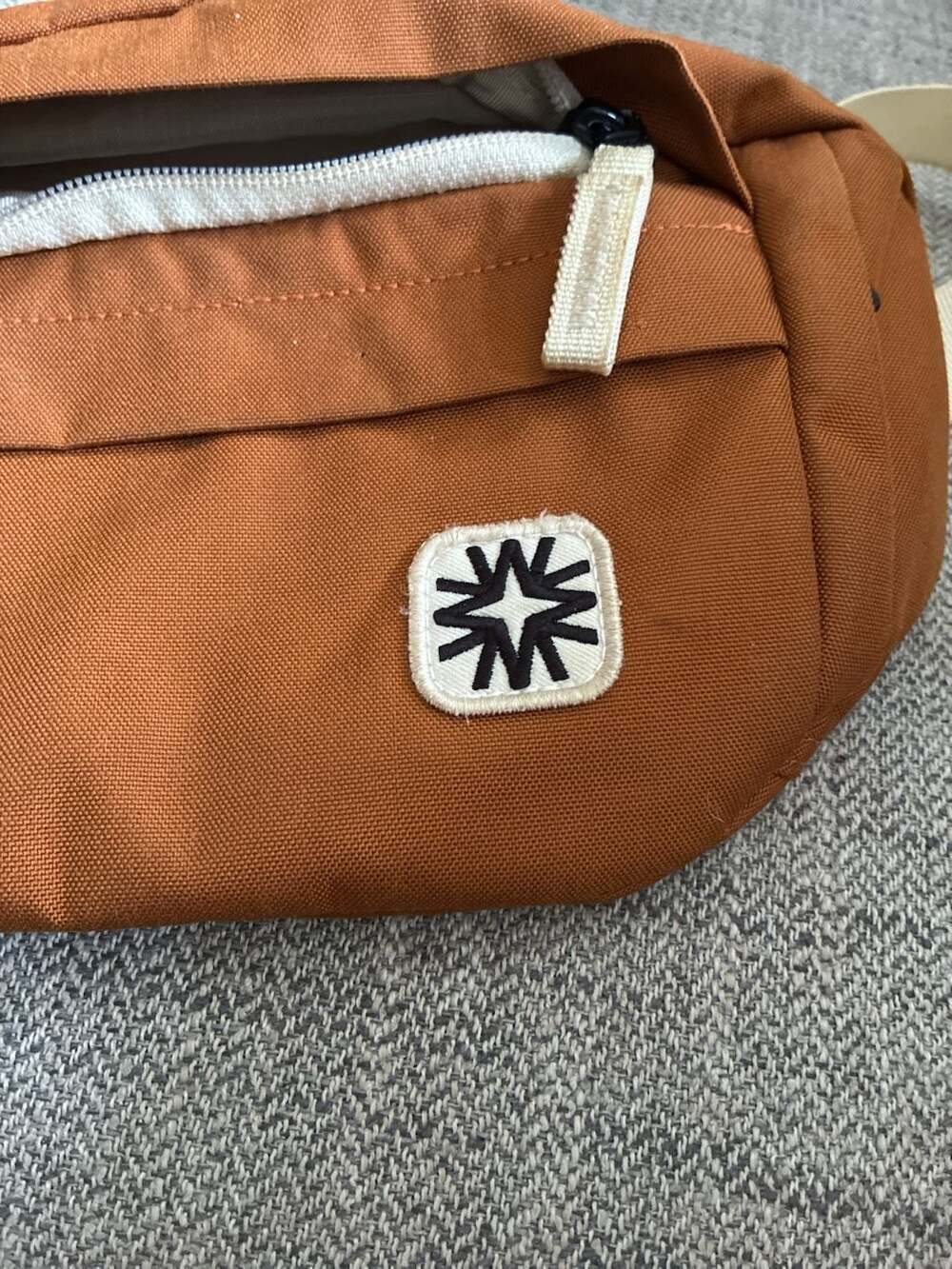 Walker Goods Louie Sling Bag in Cinnamon/Rust - Picture 2 of 7